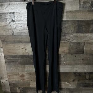 Mountain Hardwear stretchy straight leg pants